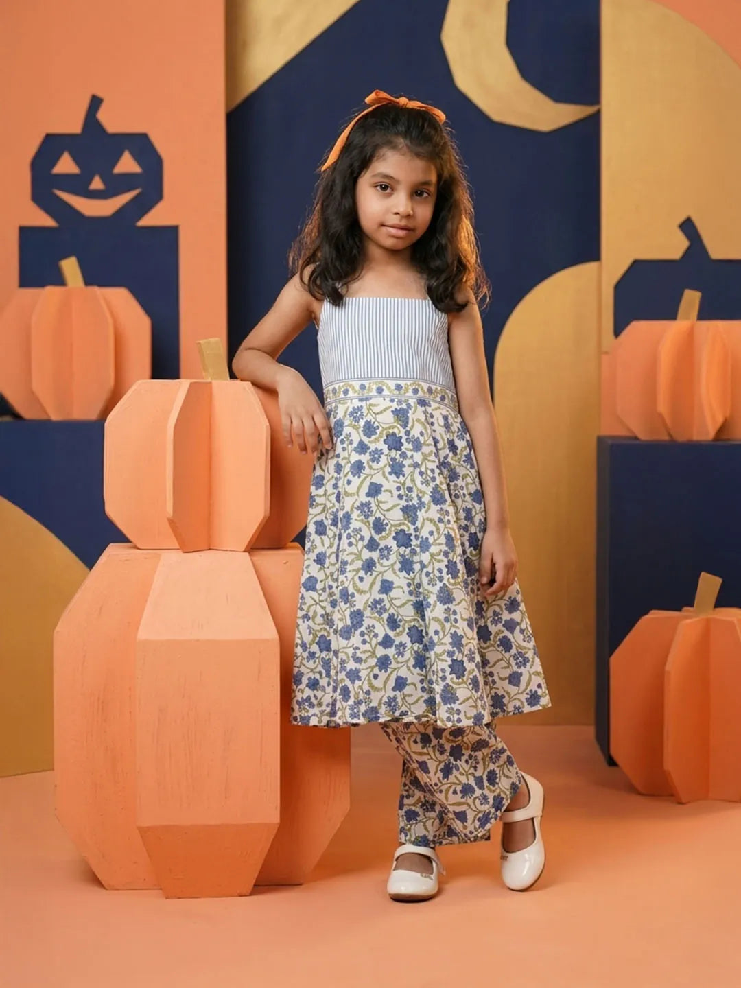 Sleeveless cotton suit for girls