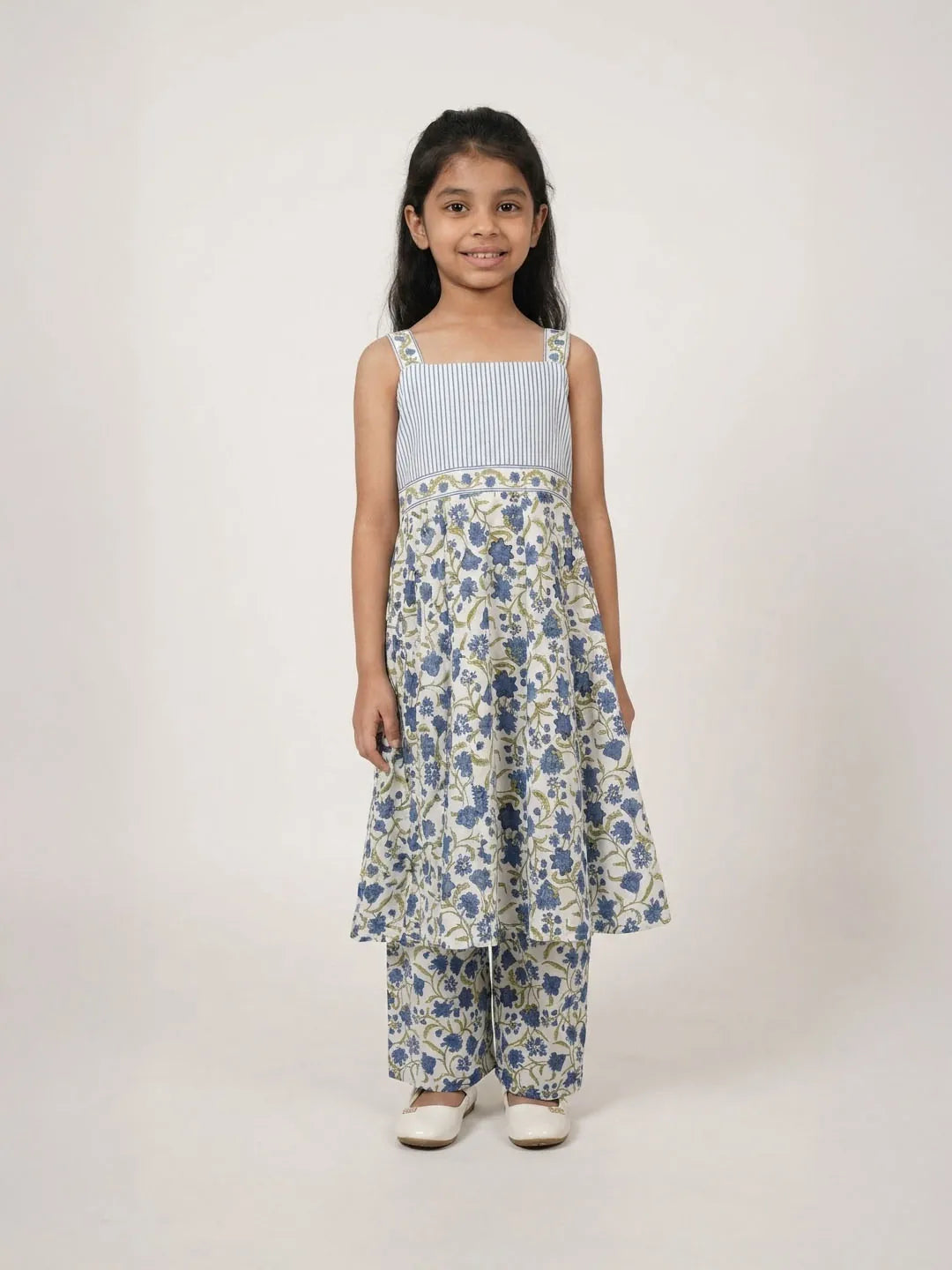 Sleeveless cotton suit for girls